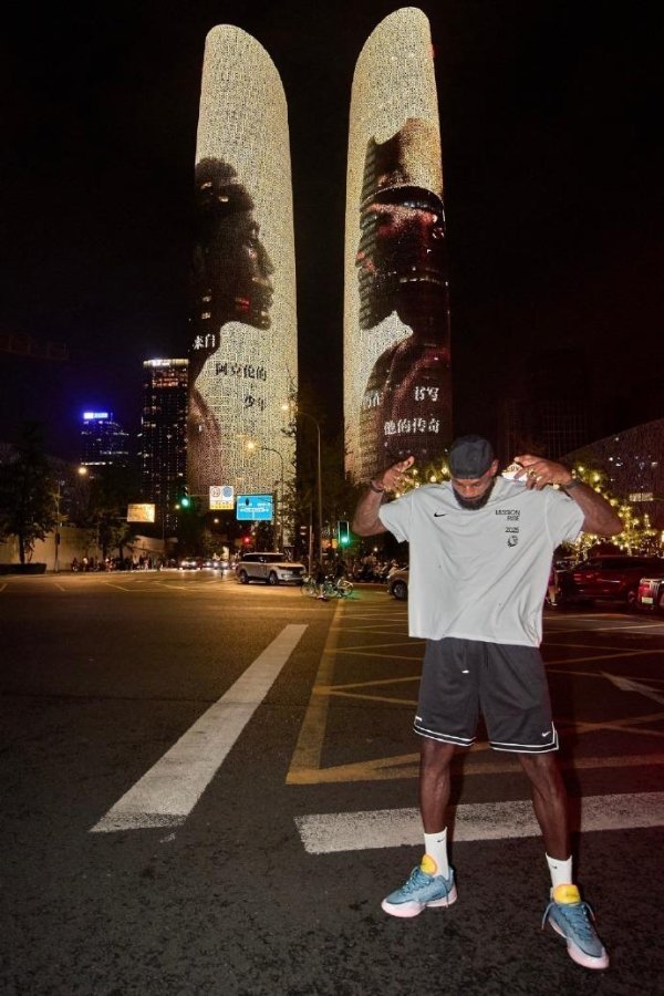 深富优配 抠门!詹皇:我来中国没花1分钱买国际漫游流量 蹭酒店的WIFI足够了